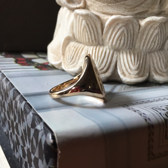 Gold ring…. - Picture 3 of 4